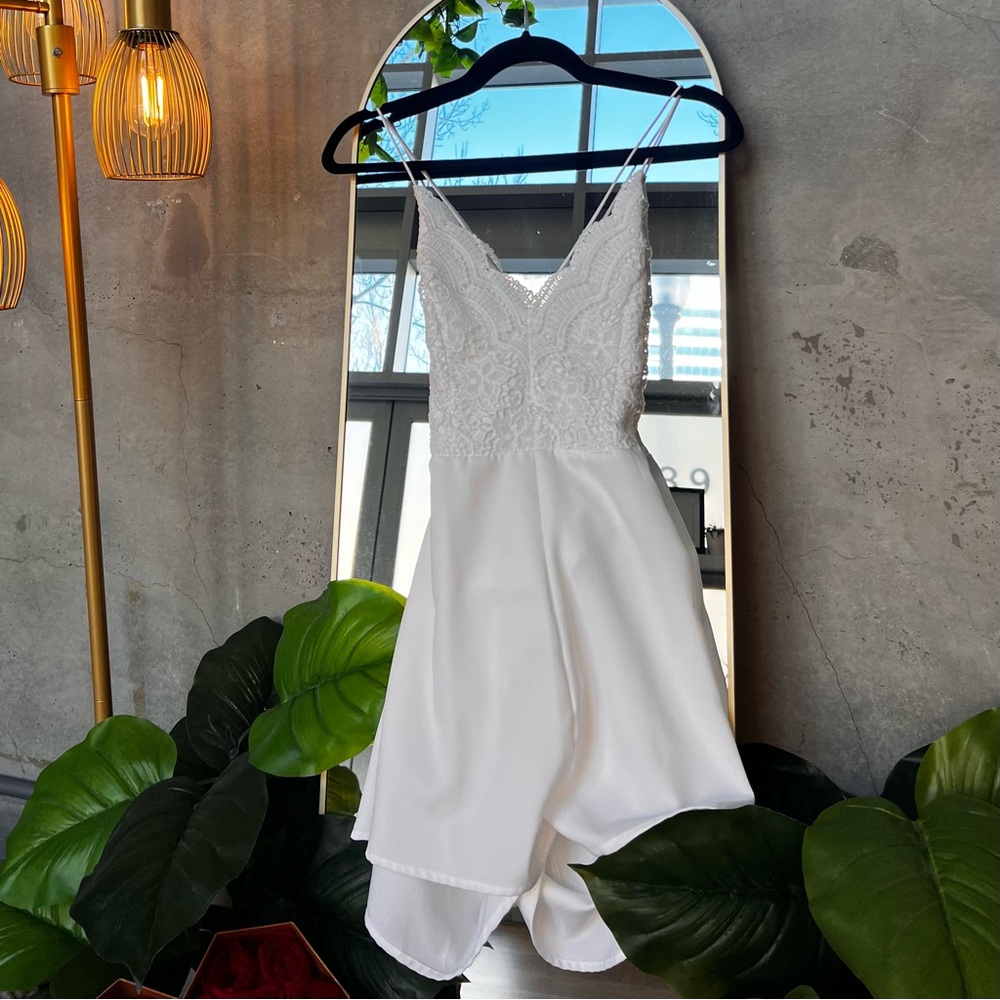 🌙✨🤍 LACEY ROMPER - PLUNGE V CUT 🤍✨